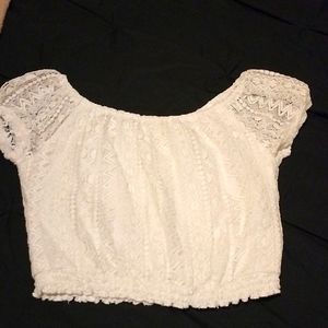 White, lacey Hollister crop top